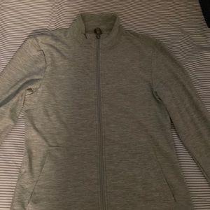 Hello, I am selling a grey kyodan active sweater. Size small